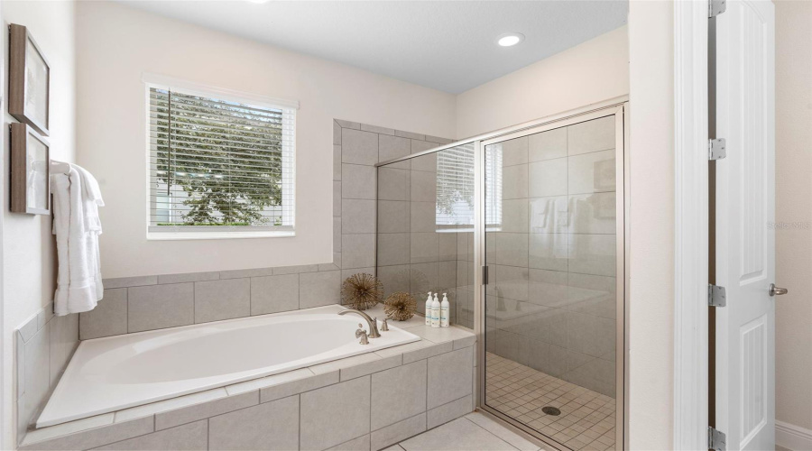 KISSIMMEE, Florida 34747, 8 Bedrooms Bedrooms, ,6 BathroomsBathrooms,Residential,For Sale,FAIRFAX,0,MFRO6416980