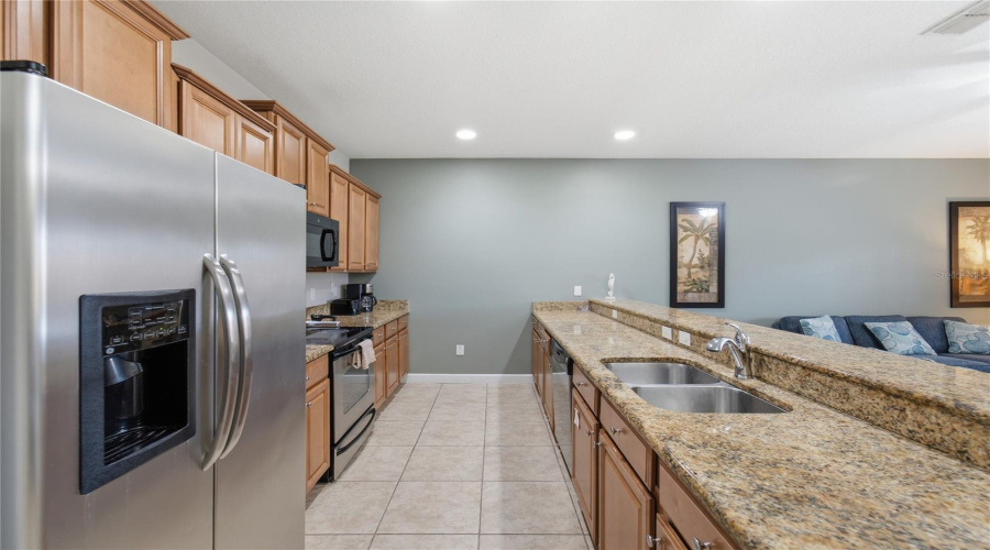 KISSIMMEE, Florida 34747, 4 Bedrooms Bedrooms, ,3 BathroomsBathrooms,Residential,For Sale,BEACH PALM,0,MFRO6416702