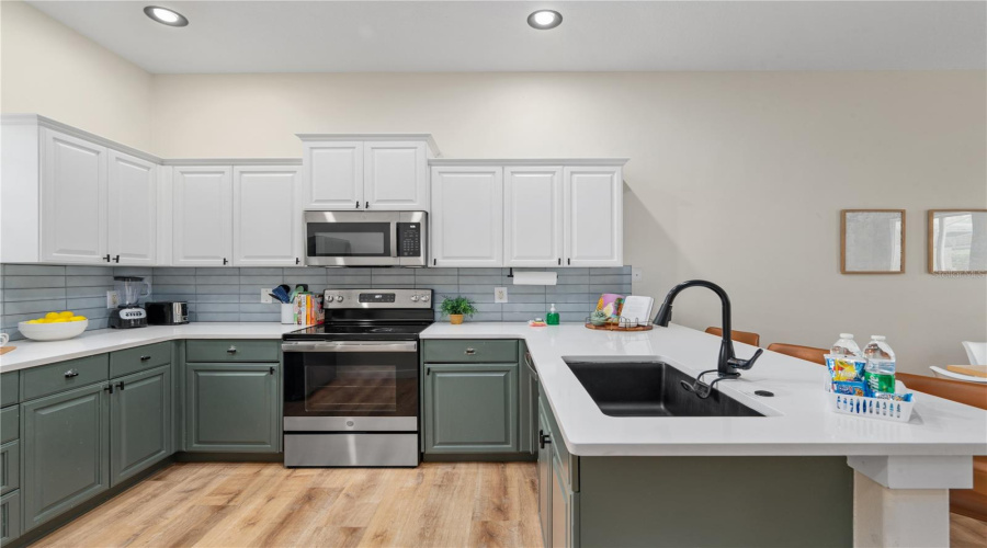 DAVENPORT, Florida 33897, 4 Bedrooms Bedrooms, ,3 BathroomsBathrooms,Residential,For Sale,BRUNELLO,0,MFRS5151939