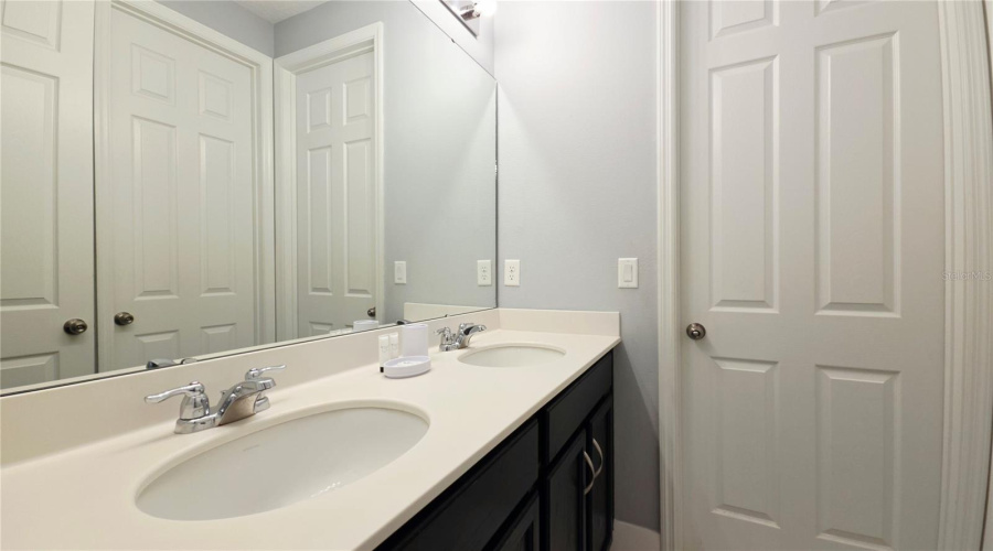 KISSIMMEE, Florida 34747, 6 Bedrooms Bedrooms, ,4 BathroomsBathrooms,Residential,For Sale,PELICAN COVE,0,MFRO6417089