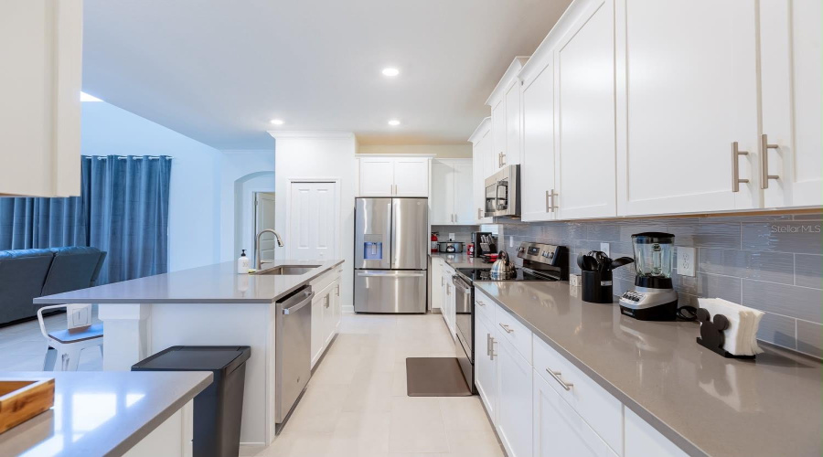 DAVENPORT, Florida 33896, 5 Bedrooms Bedrooms, ,5 BathroomsBathrooms,Residential,For Sale,PLAY THROUGH,0,MFRO6415351