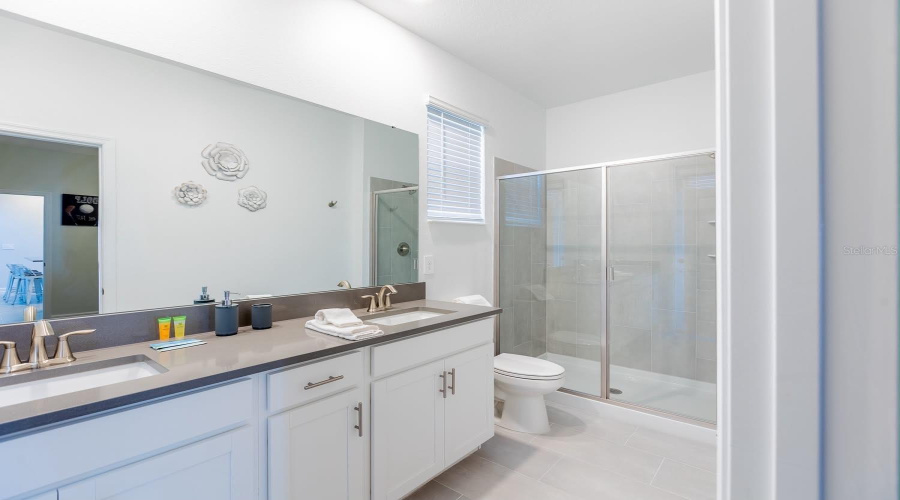 DAVENPORT, Florida 33896, 5 Bedrooms Bedrooms, ,5 BathroomsBathrooms,Residential,For Sale,PLAY THROUGH,0,MFRO6415351