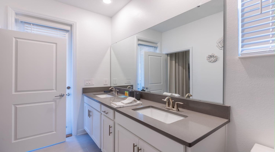 DAVENPORT, Florida 33896, 5 Bedrooms Bedrooms, ,5 BathroomsBathrooms,Residential,For Sale,PLAY THROUGH,0,MFRO6415351