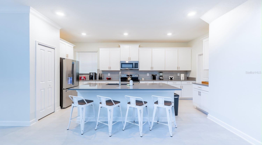 DAVENPORT, Florida 33896, 5 Bedrooms Bedrooms, ,5 BathroomsBathrooms,Residential,For Sale,PLAY THROUGH,0,MFRO6415351