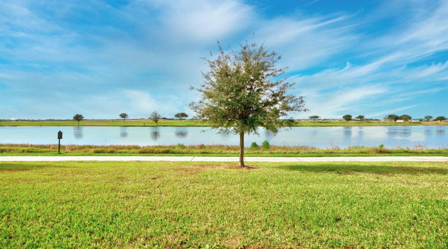 DAVENPORT, Florida 33896, 3 Bedrooms Bedrooms, ,2 BathroomsBathrooms,Residential,For Sale,ROYAL ST GEORGE,0,MFRO6414466