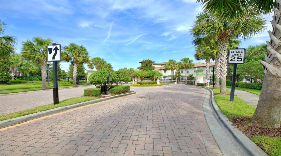 DAVENPORT, Florida 33896, 3 Bedrooms Bedrooms, ,2 BathroomsBathrooms,Residential,For Sale,ROYAL ST GEORGE,0,MFRO6414466