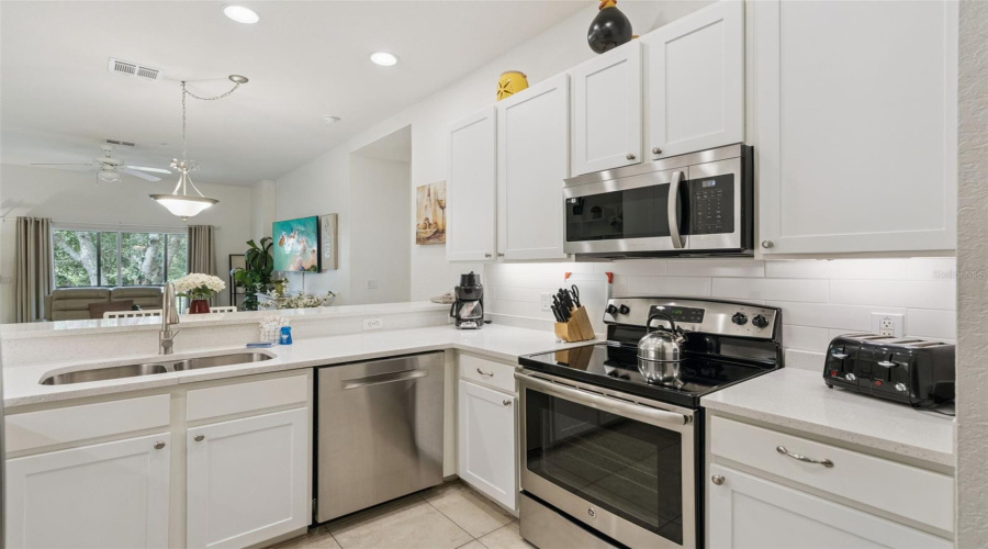 DAVENPORT, Florida 33897, 3 Bedrooms Bedrooms, ,2 BathroomsBathrooms,Residential,For Sale,LUCAYA,0,MFRO6416880