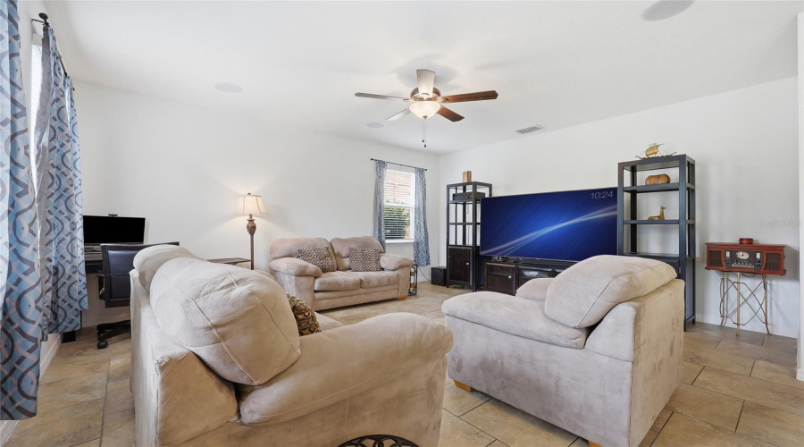DAVENPORT, Florida 33896, 4 Bedrooms Bedrooms, ,2 BathroomsBathrooms,Residential,For Sale,SEQUOIA,0,MFRO6417095