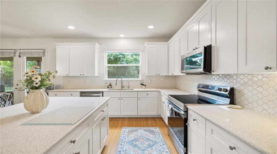 ORLANDO, Florida 32836, 4 Bedrooms Bedrooms, ,3 BathroomsBathrooms,Residential,For Sale,WAKEWORTH,0,MFRO6406126