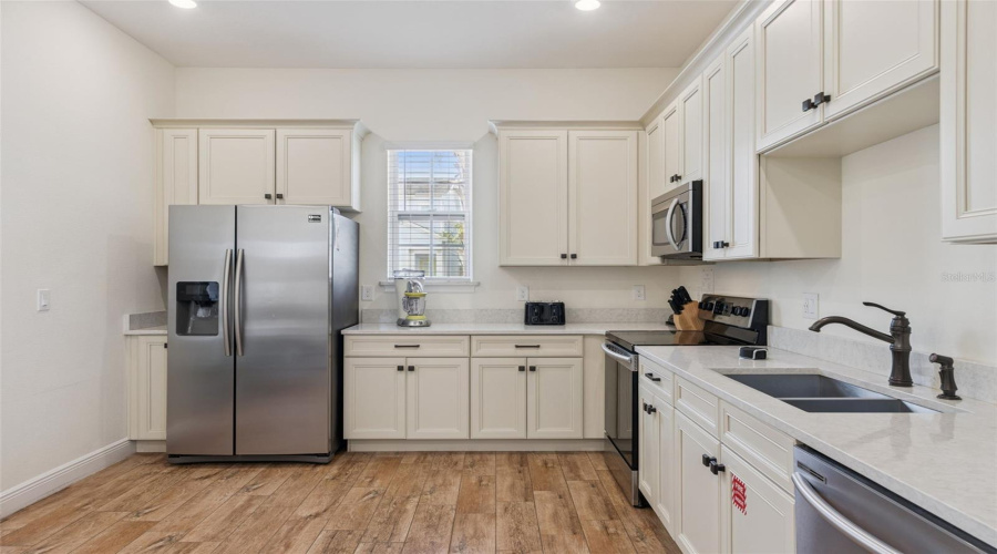 KISSIMMEE, Florida 34747, 4 Bedrooms Bedrooms, ,3 BathroomsBathrooms,Residential,For Sale,LOST SHAKER,0,MFRW7886703