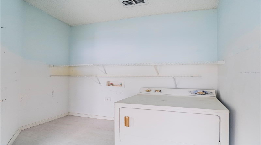 DAVENPORT, Florida 33837, 3 Bedrooms Bedrooms, ,2 BathroomsBathrooms,Residential,For Sale,CHINA BERRY,0,MFRTB8519632