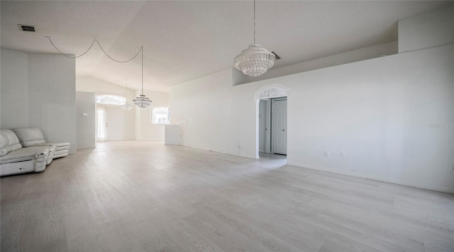 DAVENPORT, Florida 33837, 3 Bedrooms Bedrooms, ,2 BathroomsBathrooms,Residential,For Sale,CHINA BERRY,0,MFRTB8519632