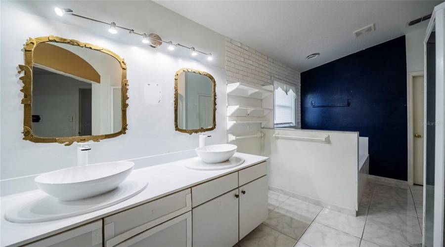 DAVENPORT, Florida 33837, 3 Bedrooms Bedrooms, ,2 BathroomsBathrooms,Residential,For Sale,CHINA BERRY,0,MFRTB8519632