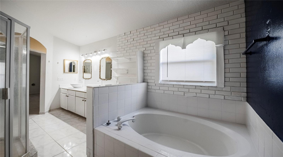 DAVENPORT, Florida 33837, 3 Bedrooms Bedrooms, ,2 BathroomsBathrooms,Residential,For Sale,CHINA BERRY,0,MFRTB8519632