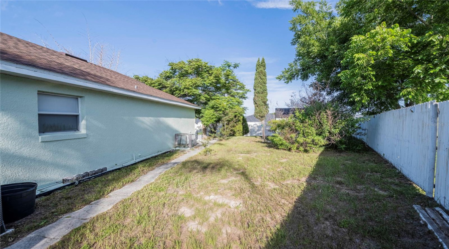 DAVENPORT, Florida 33837, 3 Bedrooms Bedrooms, ,2 BathroomsBathrooms,Residential,For Sale,CHINA BERRY,0,MFRTB8519632