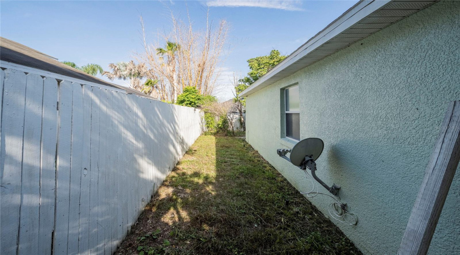 DAVENPORT, Florida 33837, 3 Bedrooms Bedrooms, ,2 BathroomsBathrooms,Residential,For Sale,CHINA BERRY,0,MFRTB8519632