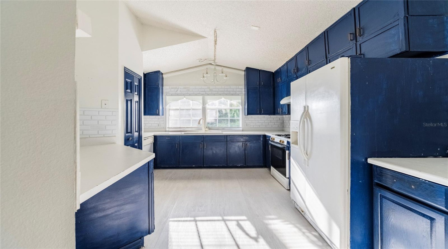 DAVENPORT, Florida 33837, 3 Bedrooms Bedrooms, ,2 BathroomsBathrooms,Residential,For Sale,CHINA BERRY,0,MFRTB8519632