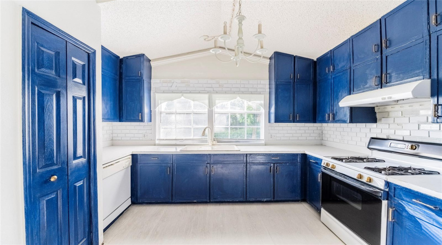 DAVENPORT, Florida 33837, 3 Bedrooms Bedrooms, ,2 BathroomsBathrooms,Residential,For Sale,CHINA BERRY,0,MFRTB8519632