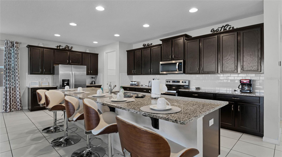 KISSIMMEE, Florida 34747, 9 Bedrooms Bedrooms, ,6 BathroomsBathrooms,Residential,For Sale,CARIBBEAN VIEW,0,MFRS5152046