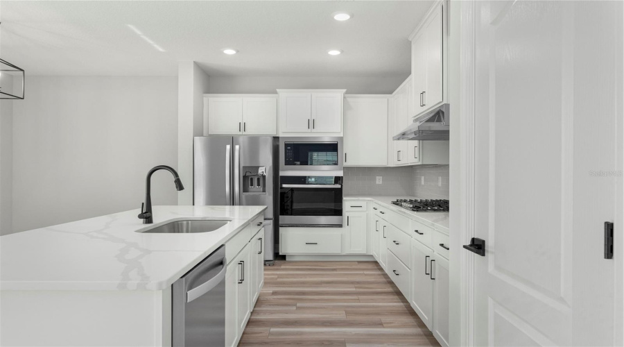 KISSIMMEE, Florida 34747, 6 Bedrooms Bedrooms, ,4 BathroomsBathrooms,Residential,For Sale,MARLOW,0,MFRTB8520006