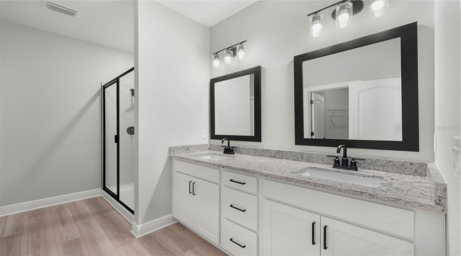 KISSIMMEE, Florida 34747, 6 Bedrooms Bedrooms, ,4 BathroomsBathrooms,Residential,For Sale,MARLOW,0,MFRTB8520006