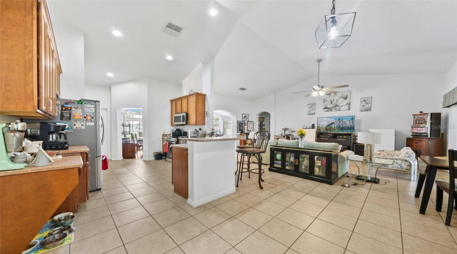 Kitchen/Breakfast Bar/Dinette Area