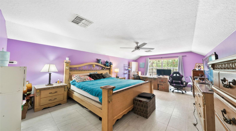Upstairs Bedroom/Bonus Room