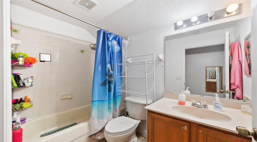 Upstairs Bedroom/Bonus Room Full Bathroom