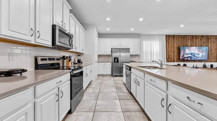 KISSIMMEE, Florida 34747, 9 Bedrooms Bedrooms, ,6 BathroomsBathrooms,Residential,For Sale,FLEMING MIST,0,MFRO6417067