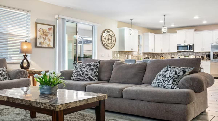 DAVENPORT, Florida 33896, 6 Bedrooms Bedrooms, ,6 BathroomsBathrooms,Residential,For Sale,HAZARD,0,MFRTB8520326