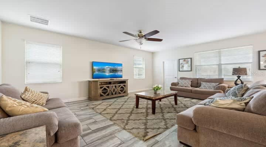 DAVENPORT, Florida 33896, 6 Bedrooms Bedrooms, ,6 BathroomsBathrooms,Residential,For Sale,HAZARD,0,MFRTB8520326