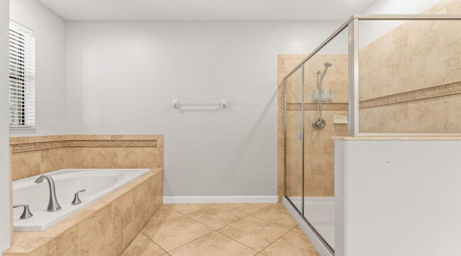 DAVENPORT, Florida 33896, 8 Bedrooms Bedrooms, ,5 BathroomsBathrooms,Residential,For Sale,ROLLING FAIRWAY,0,MFRTB8520360