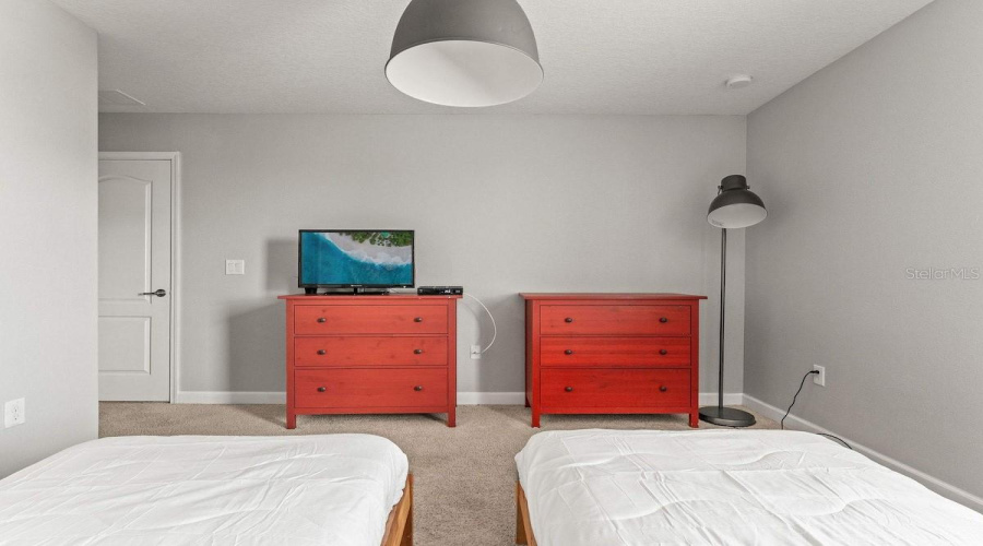 DAVENPORT, Florida 33896, 8 Bedrooms Bedrooms, ,5 BathroomsBathrooms,Residential,For Sale,ROLLING FAIRWAY,0,MFRTB8520360
