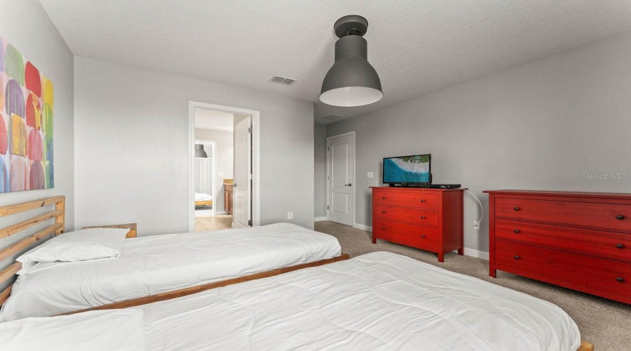 DAVENPORT, Florida 33896, 8 Bedrooms Bedrooms, ,5 BathroomsBathrooms,Residential,For Sale,ROLLING FAIRWAY,0,MFRTB8520360