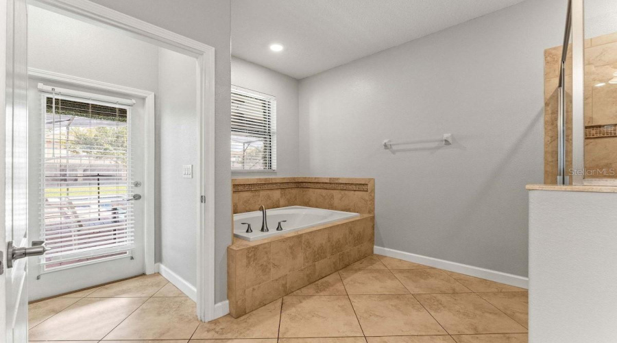 DAVENPORT, Florida 33896, 8 Bedrooms Bedrooms, ,5 BathroomsBathrooms,Residential,For Sale,ROLLING FAIRWAY,0,MFRTB8520360