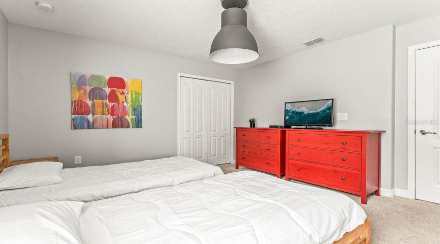 DAVENPORT, Florida 33896, 8 Bedrooms Bedrooms, ,5 BathroomsBathrooms,Residential,For Sale,ROLLING FAIRWAY,0,MFRTB8520360