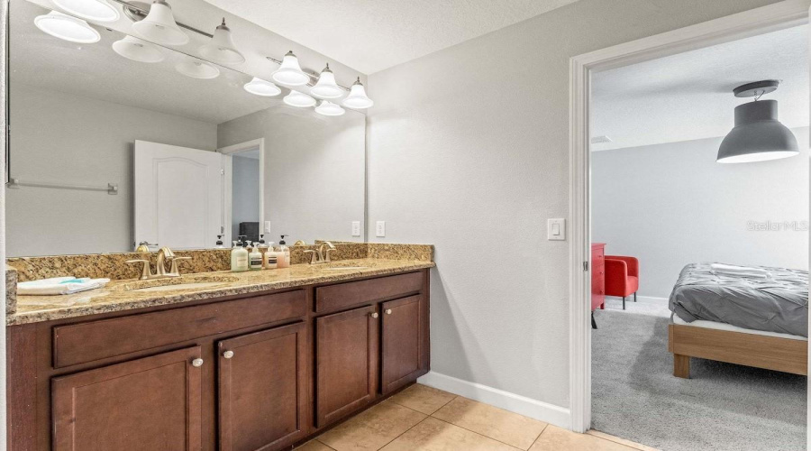DAVENPORT, Florida 33896, 8 Bedrooms Bedrooms, ,5 BathroomsBathrooms,Residential,For Sale,ROLLING FAIRWAY,0,MFRTB8520360