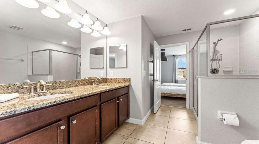 DAVENPORT, Florida 33896, 8 Bedrooms Bedrooms, ,5 BathroomsBathrooms,Residential,For Sale,ROLLING FAIRWAY,0,MFRTB8520360