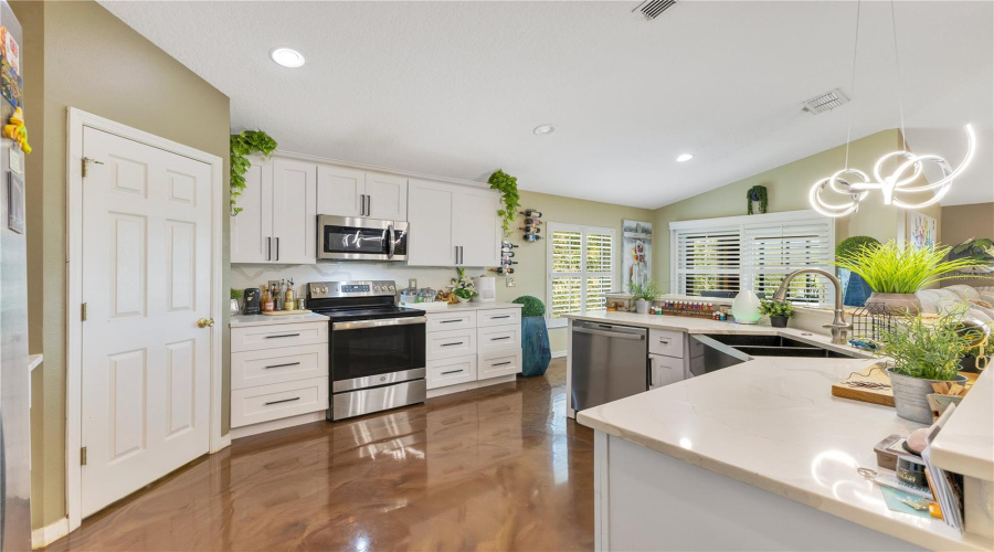 KISSIMMEE, Florida 34746, 4 Bedrooms Bedrooms, ,2 BathroomsBathrooms,Residential,For Sale,EAGLE CANYON,0,MFRO6415736