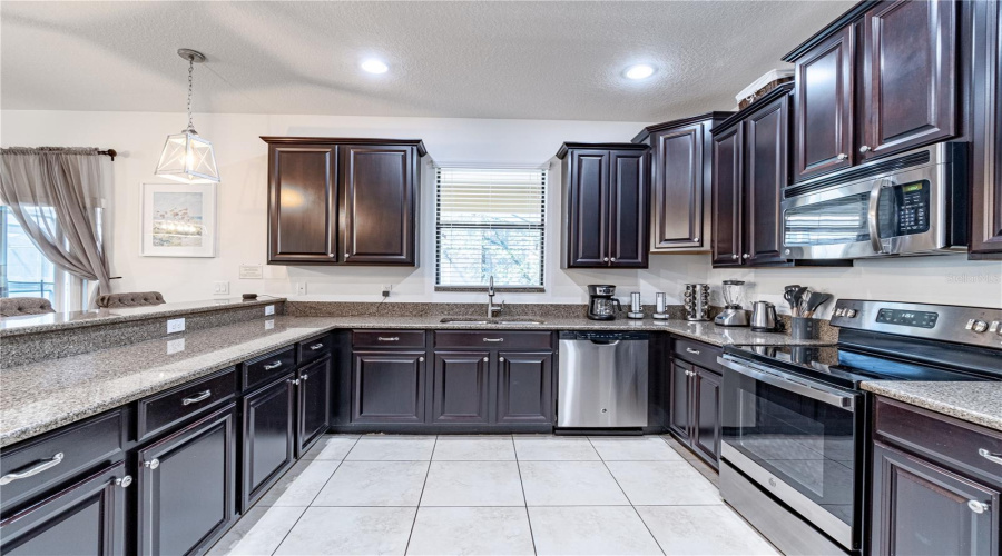 DAVENPORT, Florida 33896, 6 Bedrooms Bedrooms, ,6 BathroomsBathrooms,Residential,For Sale,SHADOW MOUNTAIN,0,MFRO6417879