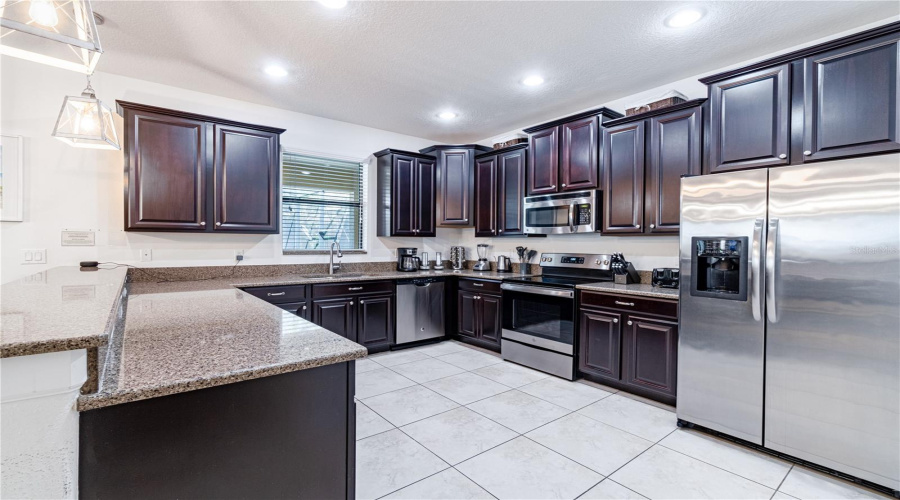 DAVENPORT, Florida 33896, 6 Bedrooms Bedrooms, ,6 BathroomsBathrooms,Residential,For Sale,SHADOW MOUNTAIN,0,MFRO6417879