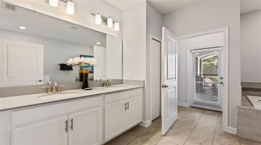 DAVENPORT, Florida 33896, 8 Bedrooms Bedrooms, ,5 BathroomsBathrooms,Residential,For Sale,SANDBAGGER,0,MFRS5152007