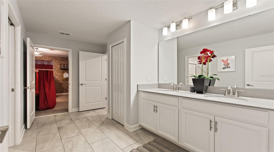 DAVENPORT, Florida 33896, 8 Bedrooms Bedrooms, ,5 BathroomsBathrooms,Residential,For Sale,SANDBAGGER,0,MFRS5152007
