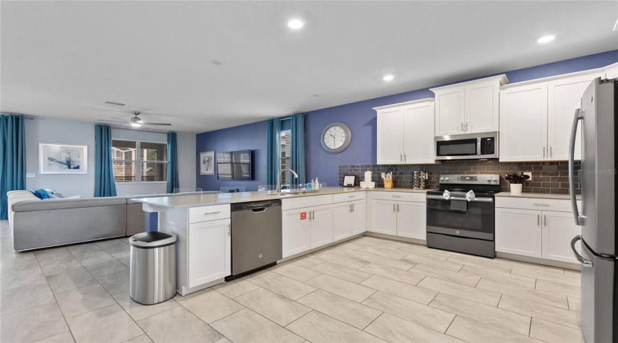 DAVENPORT, Florida 33896, 8 Bedrooms Bedrooms, ,5 BathroomsBathrooms,Residential,For Sale,SANDBAGGER,0,MFRS5152007