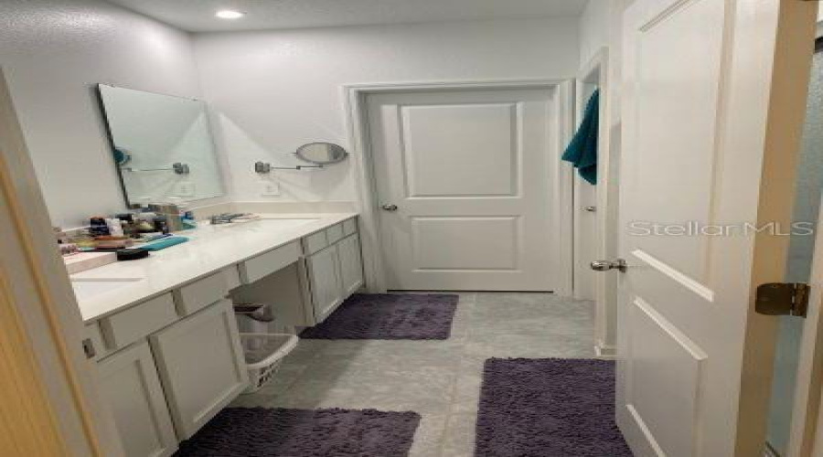 Primary bathroom first floor pic 2