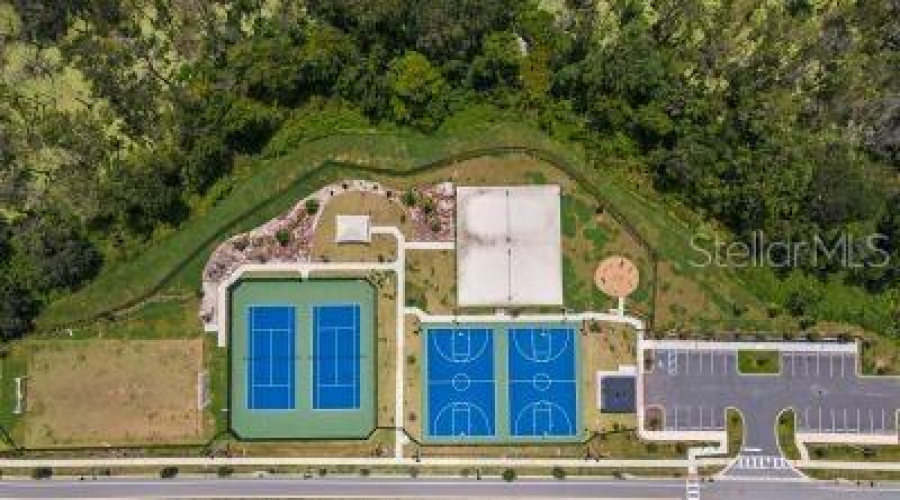 KISSIMMEE, Florida 34746, 5 Bedrooms Bedrooms, ,2 BathroomsBathrooms,Residential,For Sale,TWISTED TWIG,0,MFRS5152122