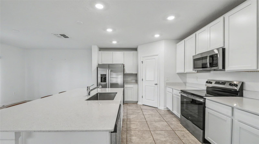 DAVENPORT, Florida 33837, 4 Bedrooms Bedrooms, ,2 BathroomsBathrooms,Residential,For Sale,NIAGRA,0,MFRL4962872