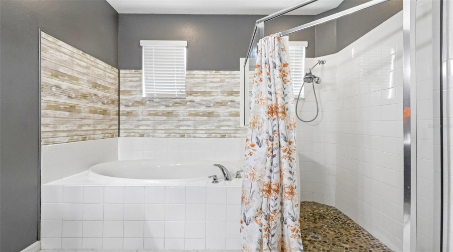 DAVENPORT, Florida 33837, 4 Bedrooms Bedrooms, ,2 BathroomsBathrooms,Residential,For Sale,SEVILLE,0,MFRTB8519728