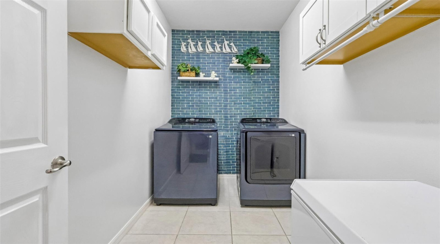DAVENPORT, Florida 33837, 4 Bedrooms Bedrooms, ,2 BathroomsBathrooms,Residential,For Sale,SEVILLE,0,MFRTB8519728