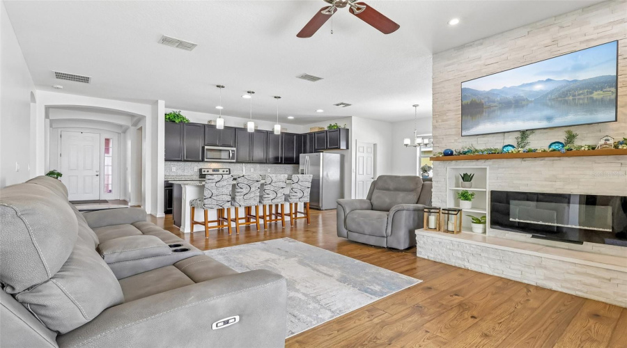 DAVENPORT, Florida 33837, 4 Bedrooms Bedrooms, ,2 BathroomsBathrooms,Residential,For Sale,SEVILLE,0,MFRTB8519728